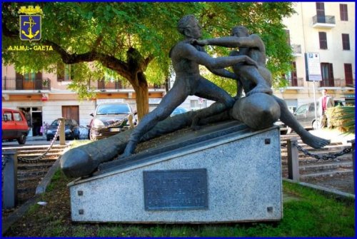 caduti_del_mare_piazza_liberta_gaeta-2 Monumenti Ai Caduti del Mare