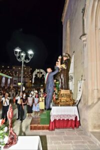 117823326_3156217127800601_531599846512659617_o-200x300 Festa del Santo Patrono in tempi di Covid - era il 21 agosto 2020
