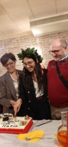 8e0d40c2-600e-4b54-949a-309bda35bf9c-139x300 Laurea di mia figlia Ilaria.        Era  il  20 novembre 2019