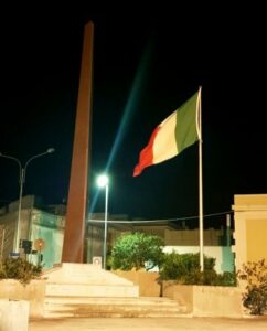 90393835_2764759123613072_2968570743752753152_o-242x300 Tricolore sul Monumento Ai Caduti - era il 19 marzo 2020